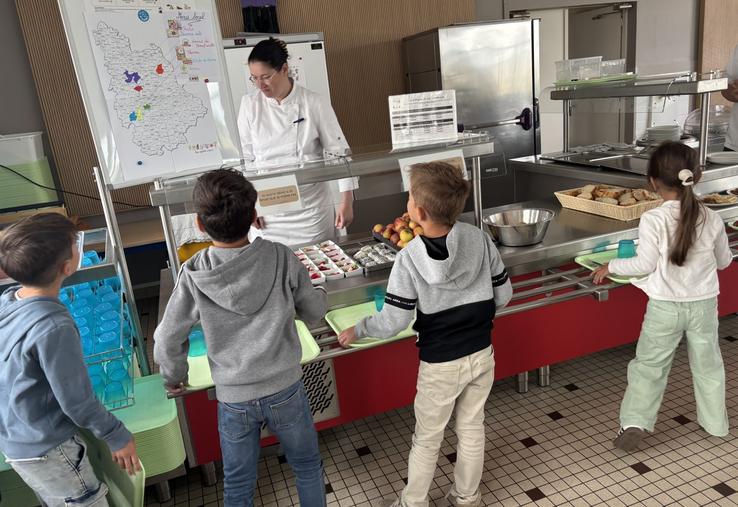 Près de 400 repas sont préparés dans les cuisines de l'école de Vivonne.