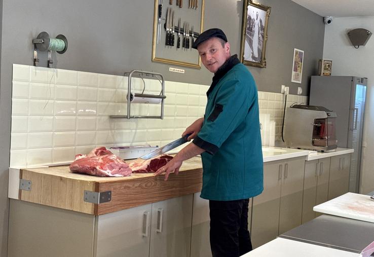 Jean-Baptiste Sardain est la troisième génération d'artisan boucher de la famille.