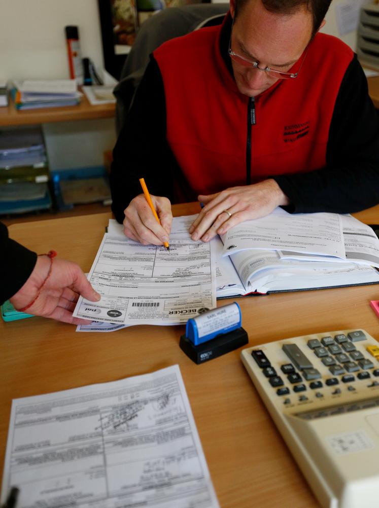 Ce prêt d'honneur, d'un montant compris entre 5 000 et 20 000 €, remboursable sur une durée de 3 à 7 ans, avec une possibilité de différé de 9 mois, attribué en complément d'un prêt bancaire d'un montant au moins équivalent, joue un rôle déterminant vis-à-vis des banques. Pour enclencher une démarche, il sera nécessaire de monter un dossier de présentation puis de passer devant un comité, composé des membres partenaires au dispositif.